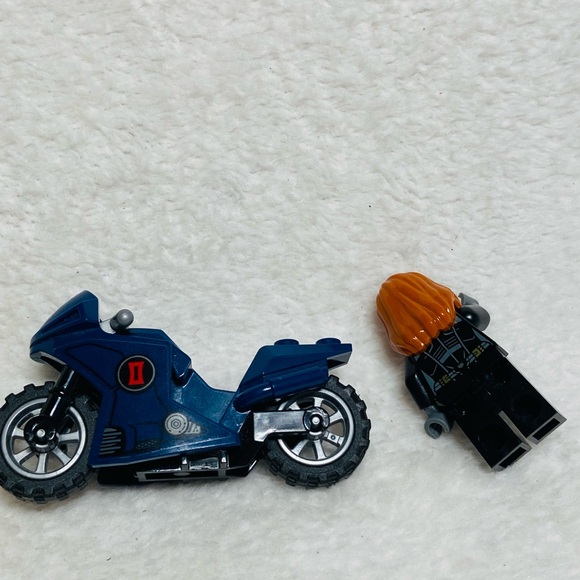 LEGO Super Heroes: Black Widow's Helicopter Chase (76162) Figures Taskmaster - Picture 4 of 5